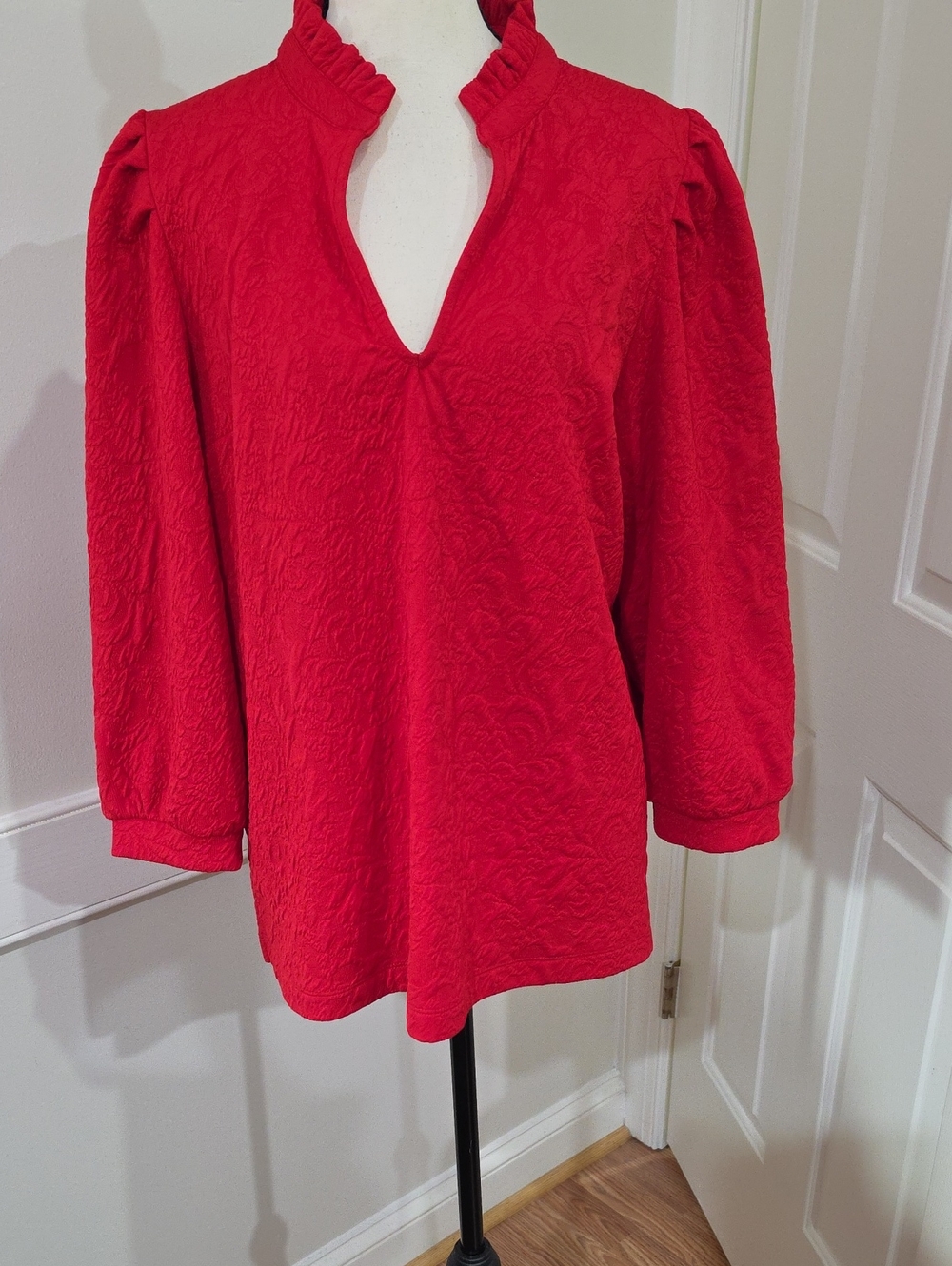 Crown & Ivy Red Floral Jacquard Ruffle Neck 3/4 Puff Sleeve Blouse - Size XL